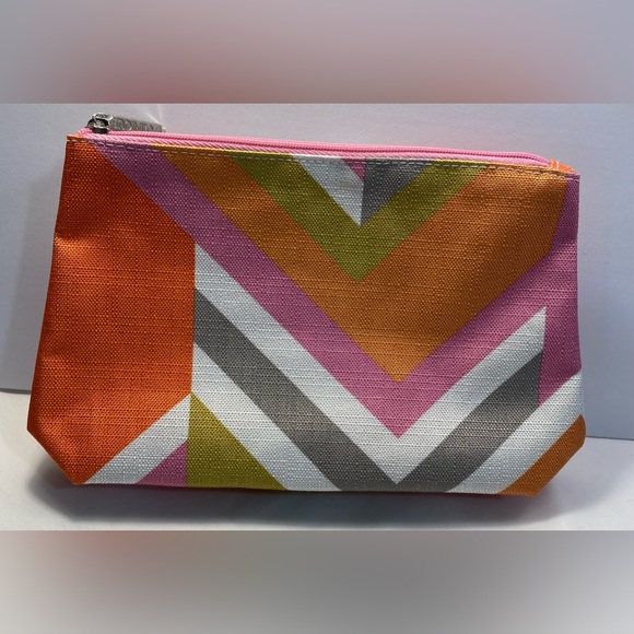 Clinique 5 bags with beauty products - Picture 13 of 15